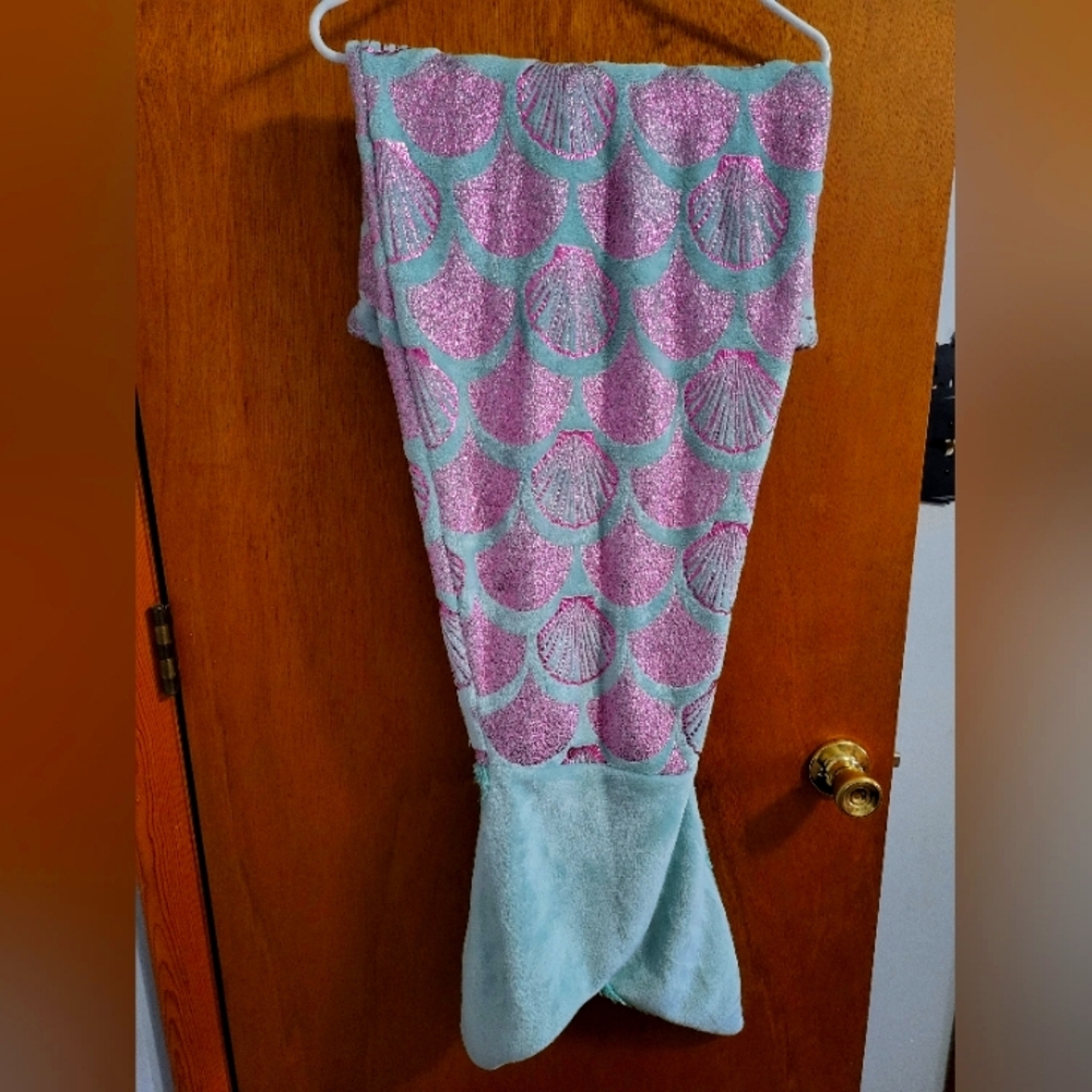 Little girls mermaid tail blanket